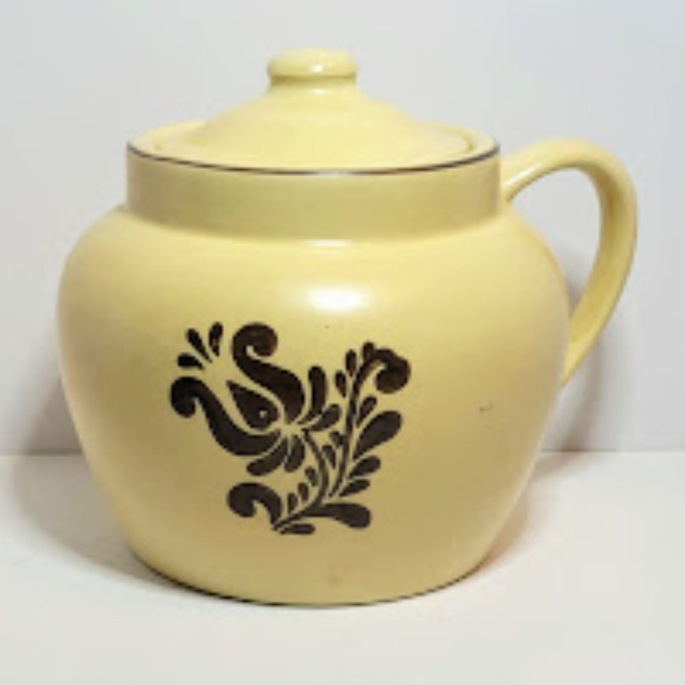 VINTAGE PFALTZGRAFF BEAN POT AND LID "VILLAGE" PATTERN MADE IN USA